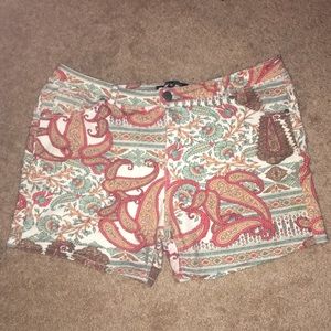 Stretchy paisley print shorts